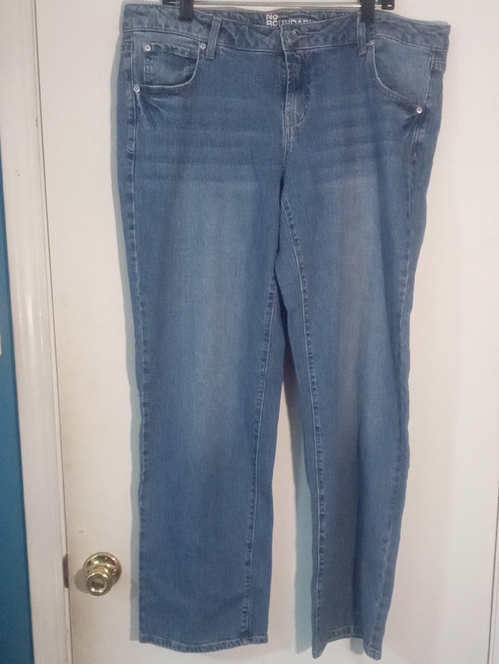 No Boundaries Medium Light Blue Straight Leg Jeans Size 18:Plus NWT